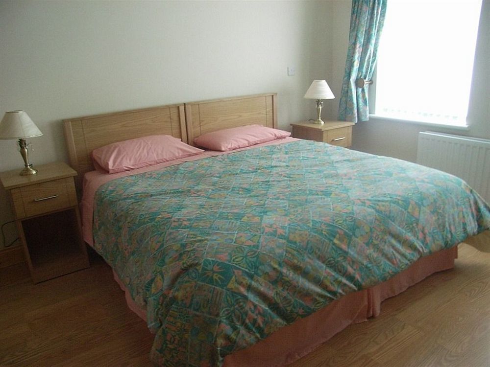 Groarty House/Manor Hotel Лъндъндери Екстериор снимка