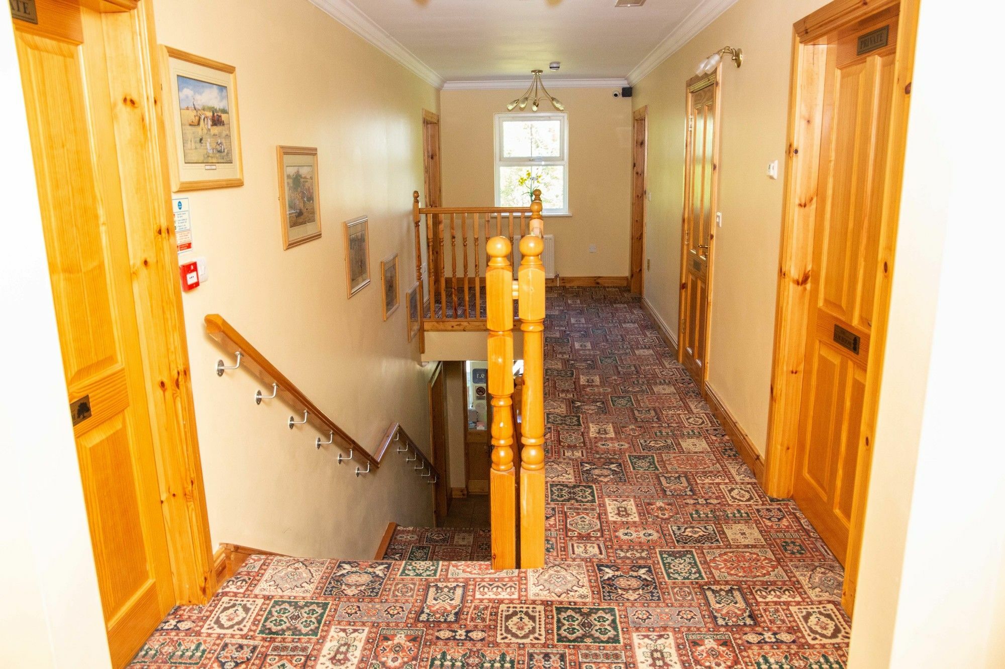Groarty House/Manor Hotel Лъндъндери Екстериор снимка